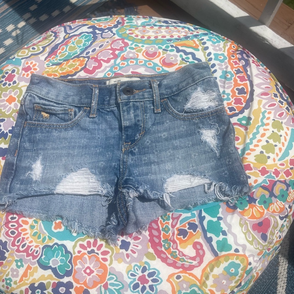 Abercrombie Kids distressed Denim shorts size 8